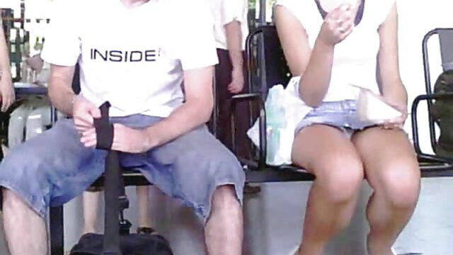 O meu adolescente sujo é espancado com força pai brasileiro comendo a filha e creme