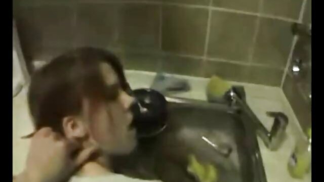 O amante hollows uma vídeo de sexo com as brasileiras grande mulher na casa de banho de um quarto de hotel