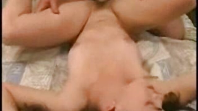 A Latina espalha pães grandes, mostra-lhe a Cona e é x videos porno brasileiros fodida anal