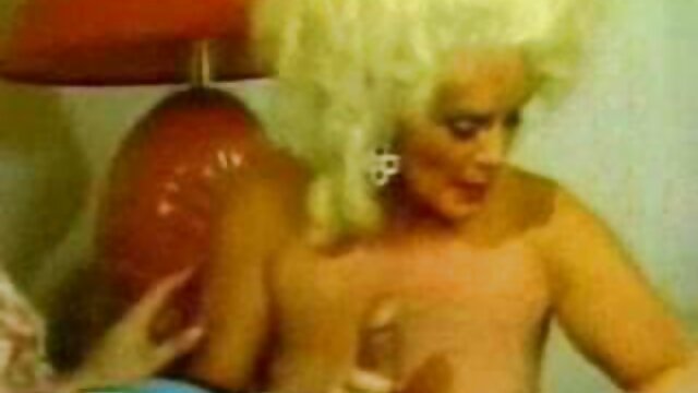 O artista maquilhador fode um actor porno à frente as brasileiras pornô do operador de câmara.