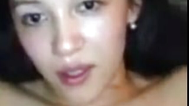 A rapariga judia Chupa lentamente a pila vídeo pornô com novinha brasileira do namorado da Rússia.
