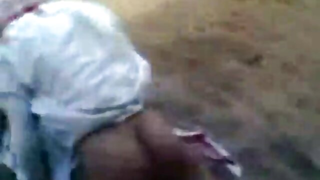 A Maryline quer duas salsichas. sexo safado brasileiro