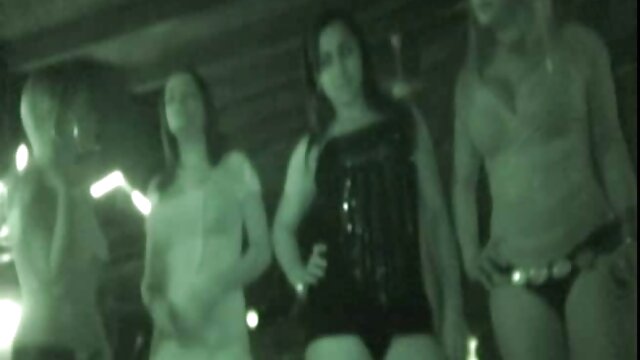 Emochka sexo no carnaval brasileiro maduro suga charuto rosa no chuveiro